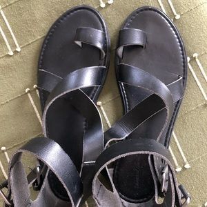 BLACK SANDALS